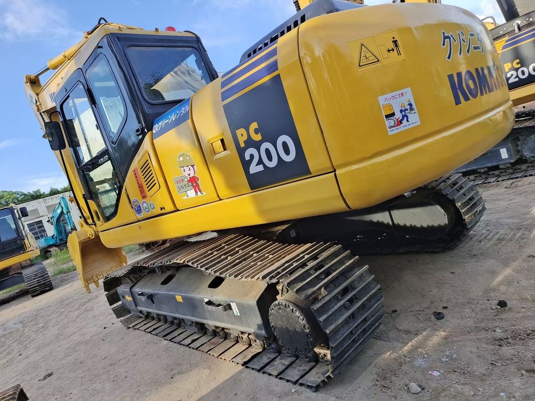 Used Small Komatsu Excavator with Original Engine and 0.3m3 Bucket Capacity in Dubai