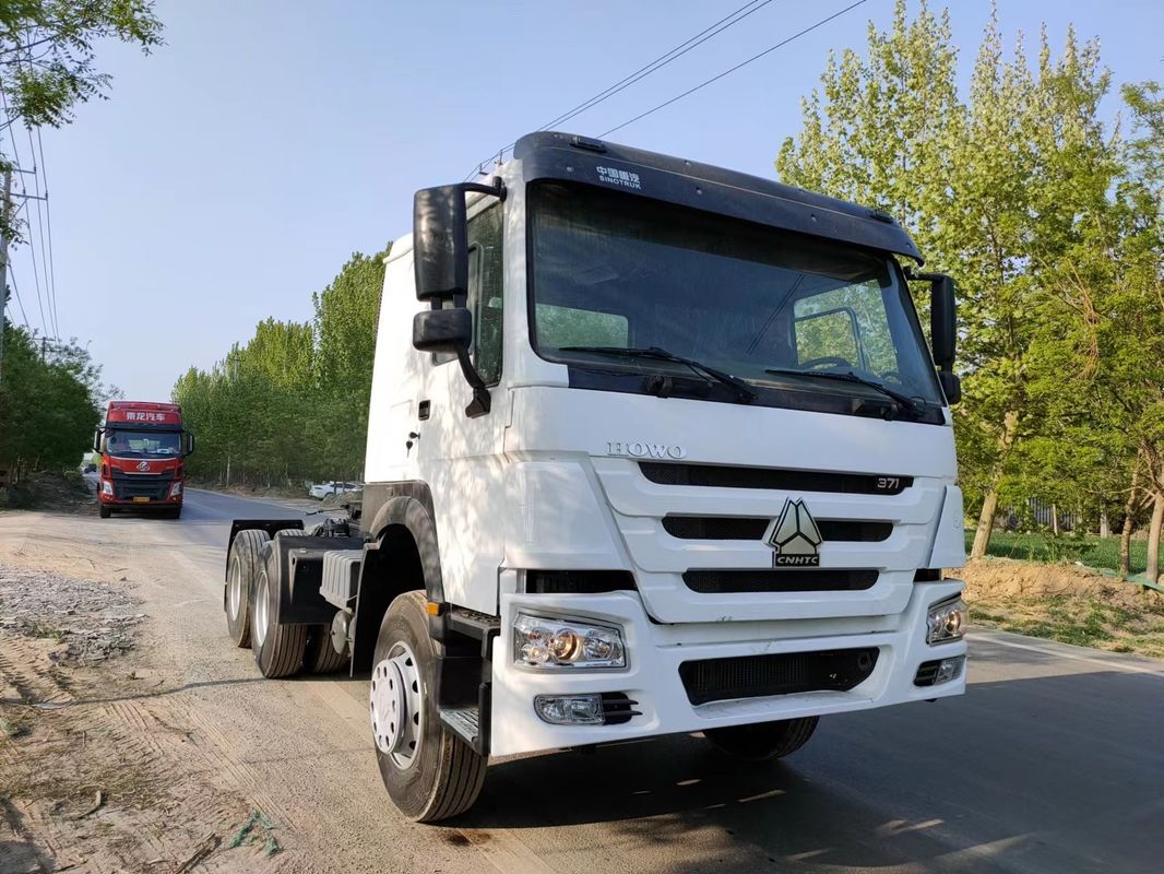 300Ltr Fuel Tank Sinotruk Howo 6x4 All Wheel-Drive Tractor Truck for Benefit