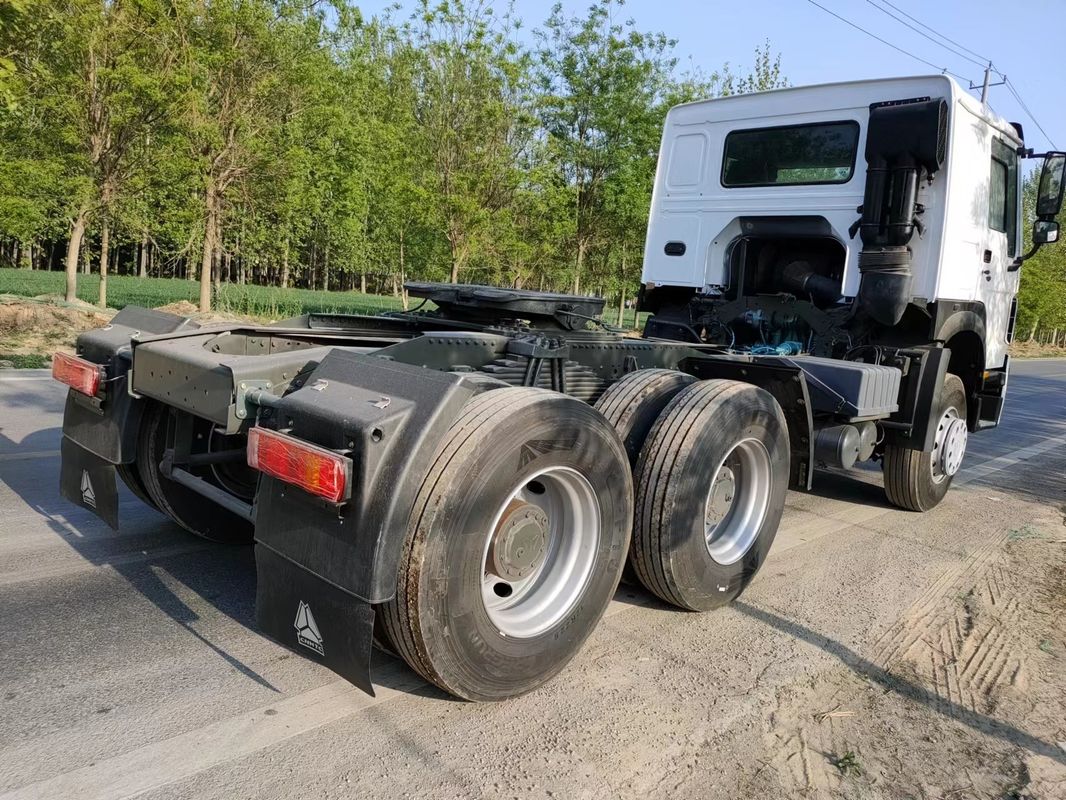300Ltr Fuel Tank Sinotruk Howo 6x4 All Wheel-Drive Tractor Truck for Benefit