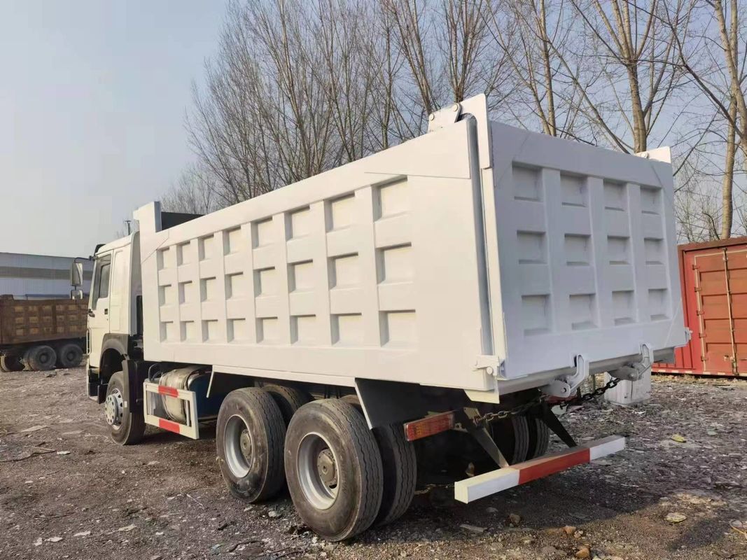 Used Sinotruk Howo 6*4 Tipper Truck with WEICHAI Engine and Good Cargo Tank Dimension