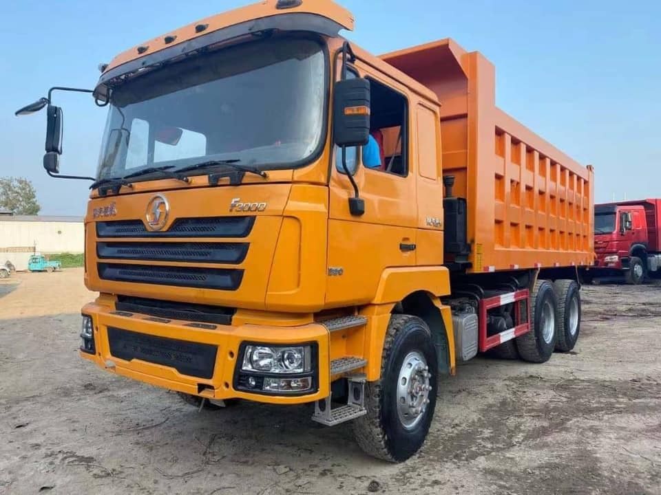 8L Engine Capacity Heavy Duty Shacman F3000 Dump Truck for Loading Build Materials