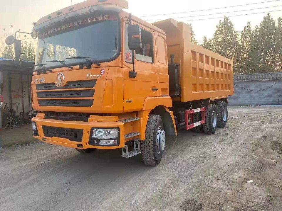 8L Engine Capacity Heavy Duty Shacman F3000 Dump Truck for Loading Build Materials
