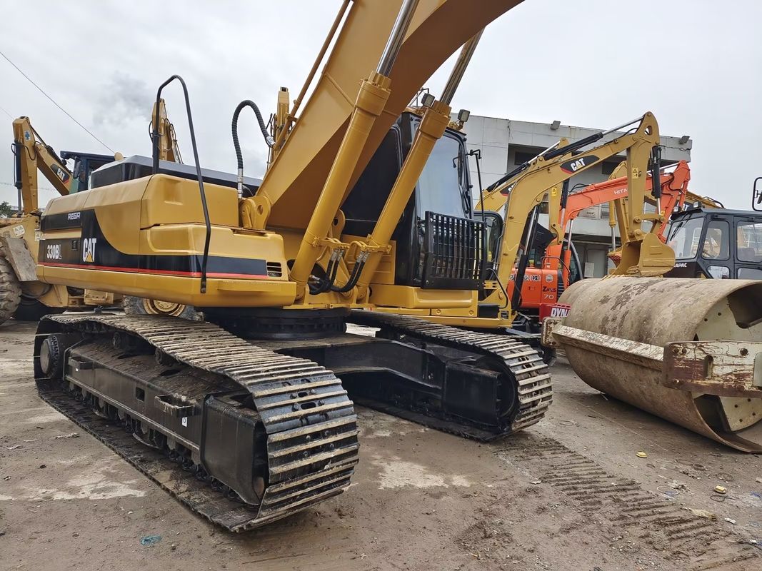 30t Excavator Used CAT 330B Crawler Hydraulic Excavator with 2.1m3 Bucket Capacity