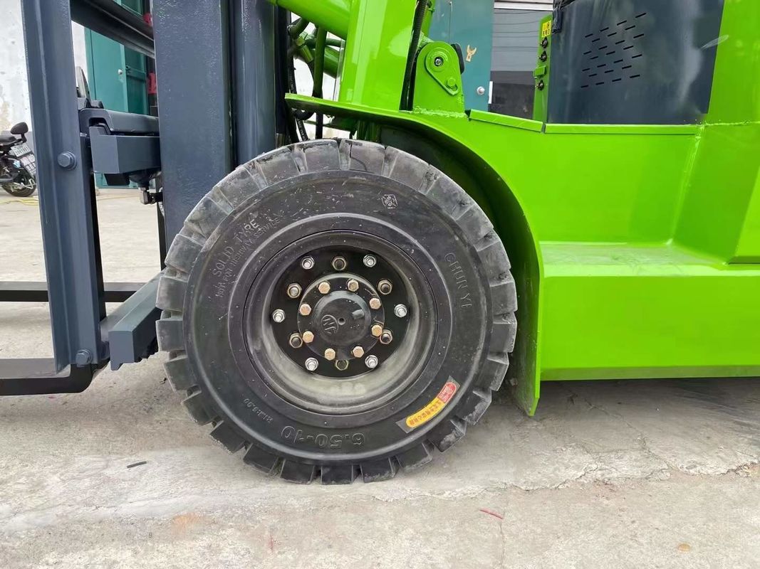 Real Advantage and 14.4 kw Lifting Motor Power 5 Ton Rough Terrain Forklift with Crane