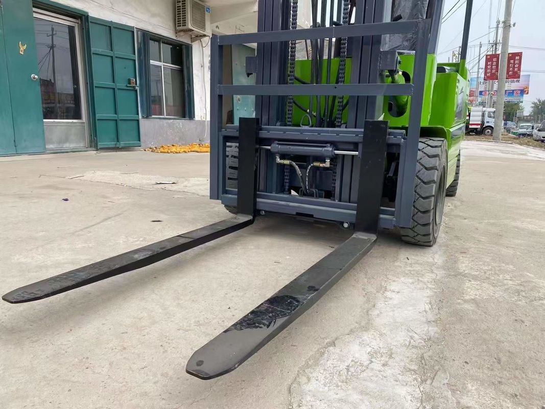 Real Advantage and 14.4 kw Lifting Motor Power 5 Ton Rough Terrain Forklift with Crane