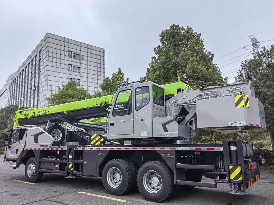 25 Ton Mobile Crane Zoomlion Truck Crane in Good Condition with 2001-4000 Working Hours