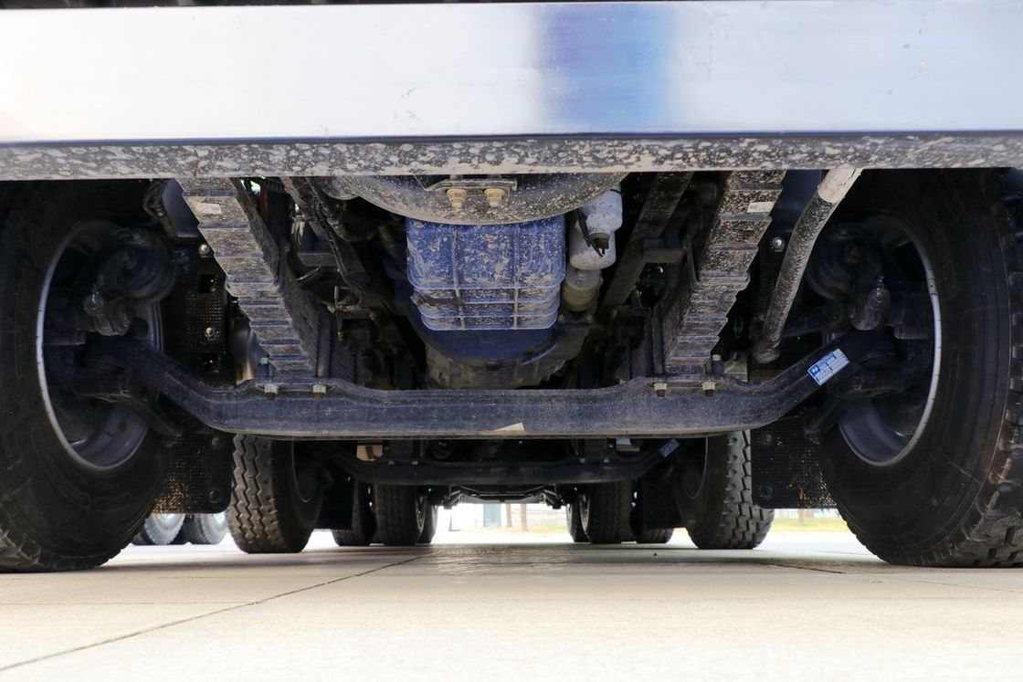 6x4 400HP Shacman Dump Truck with Engine Capacity 8L and 12.00R20 18PR Tires