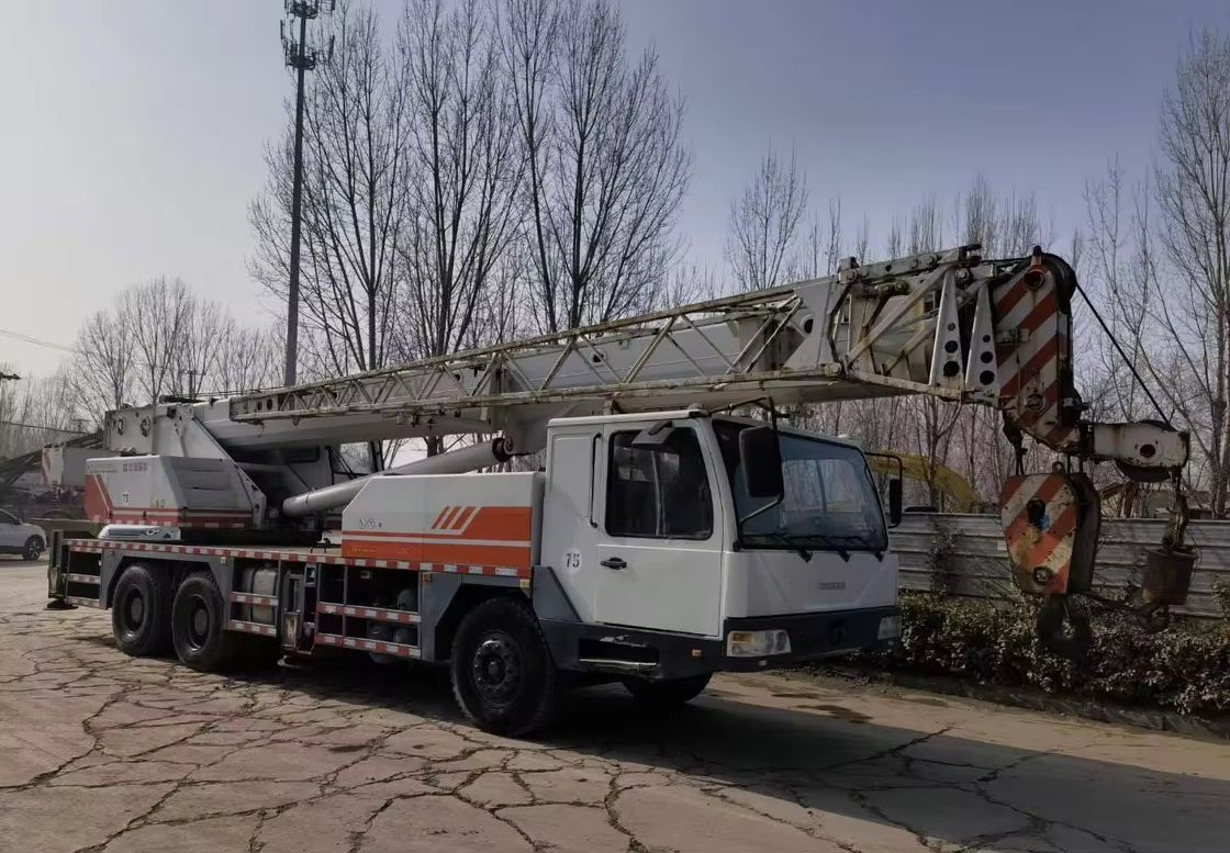 37% Maximum Climbing Grade Mobile Truck Crane 50 Ton QY25V Zoomlion Used Crane Truck
