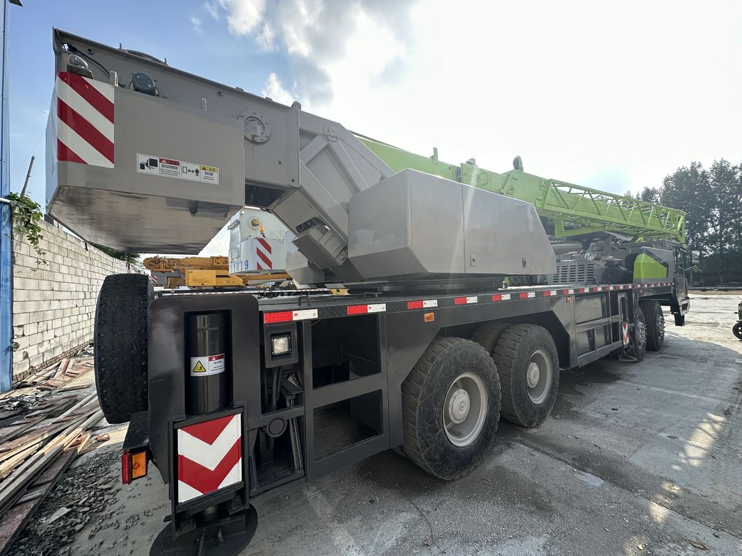 Telescopic Straight Boom Crane 50 Ton 55 Ton ZTC550 Used Truck Crane with Low Weight