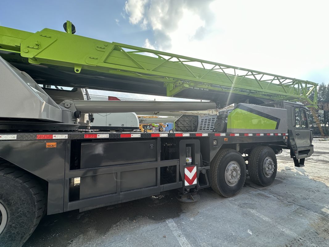 Telescopic Straight Boom Crane 50 Ton 55 Ton ZTC550 Used Truck Crane with Low Weight