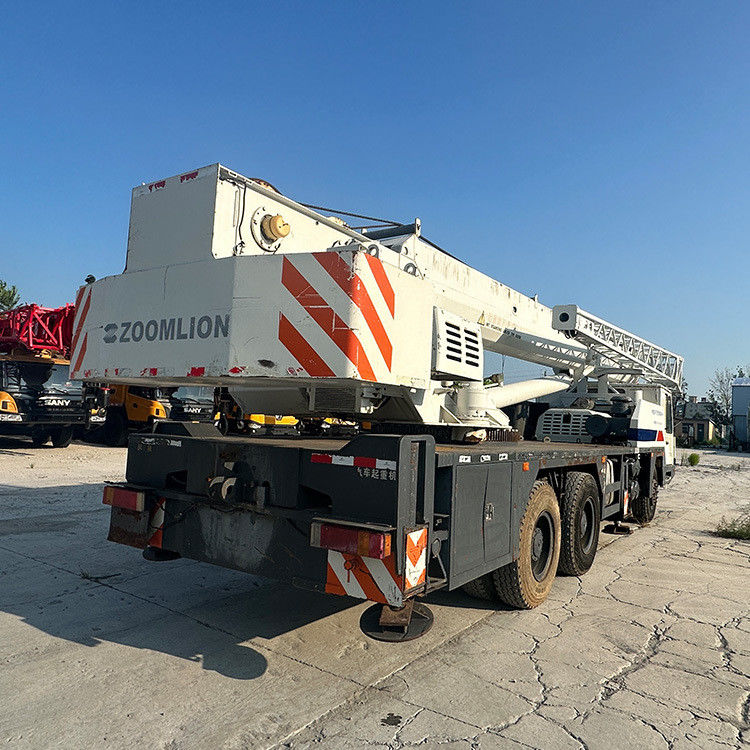 25 Ton Zoomlion Construction Crane with White Color and Hydraulic Cylinder