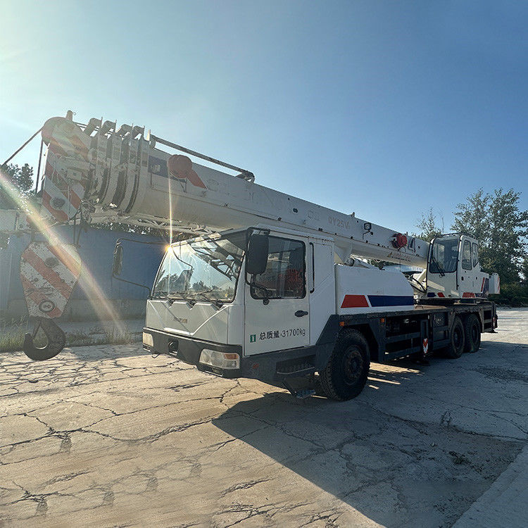 25 Ton Zoomlion Construction Crane with White Color and Hydraulic Cylinder