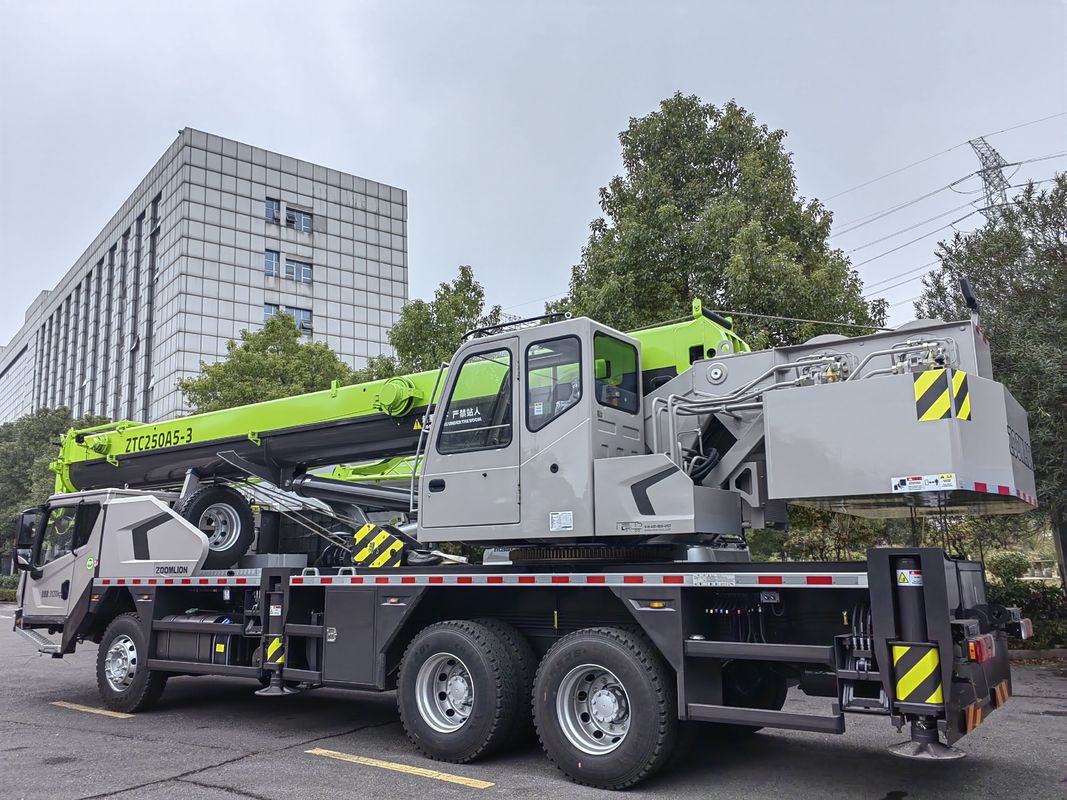 Good Condition 41m Truck Crane with 25 Ton Lifting Capacity and 32.3t Working Weight