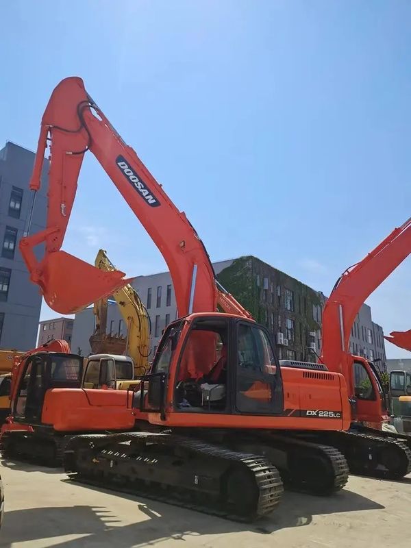 Max Digging Radius 10705 mm 110 kw Good Condition Doosan DX225 LC Crawler Digger Excavator