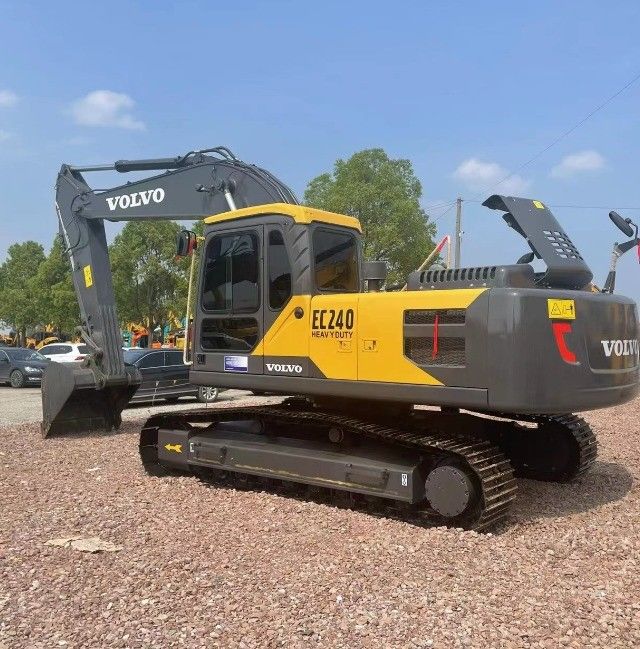 Top- EC420 Used Excavator with Cummins Engine and Liyuan Hydraulic Valve at Affordable