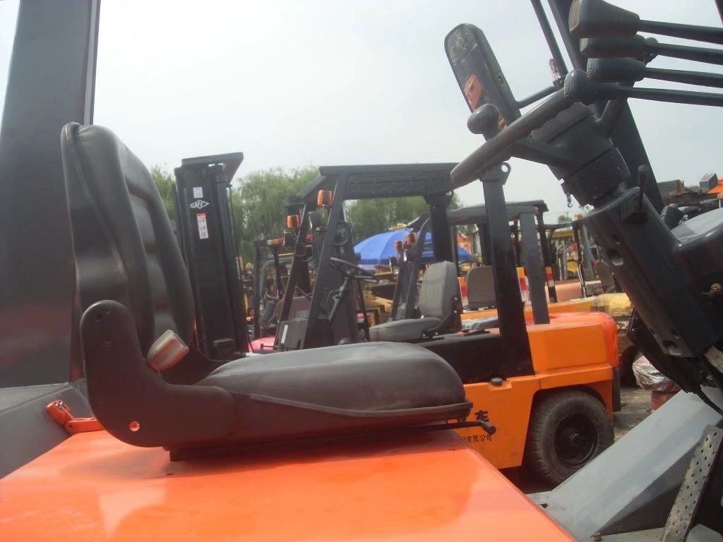 Heavy Duty 15 Tons Used Forklift for Africa Optional Engine 2 Stage/3 Stage Mast