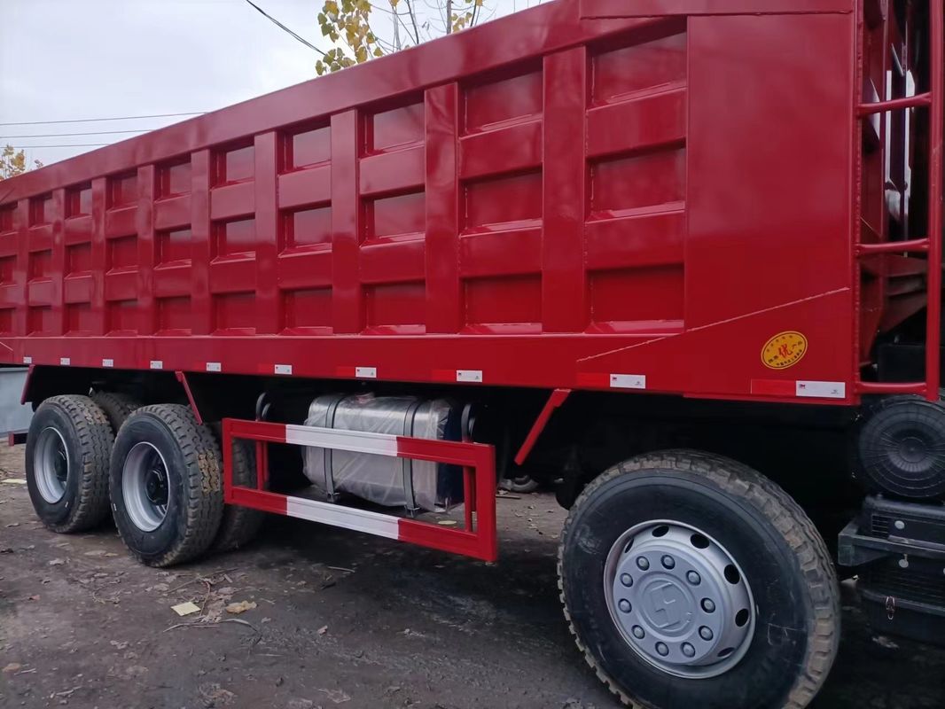 Shacman F3000 8x4 Tipper Truck with Cargo Tank Dimension of 7600 X 2300 X 1500 mm