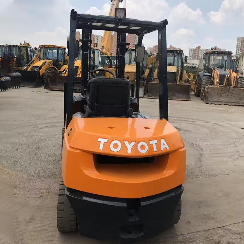 2WD 4WD 3 Ton Toyota Used Forklift with 2 Stage Mast and 24V Forklift Rotating Forks