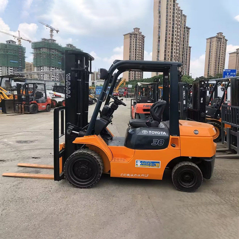 2WD 4WD 3 Ton Toyota Used Forklift with 2 Stage Mast and 24V Forklift Rotating Forks