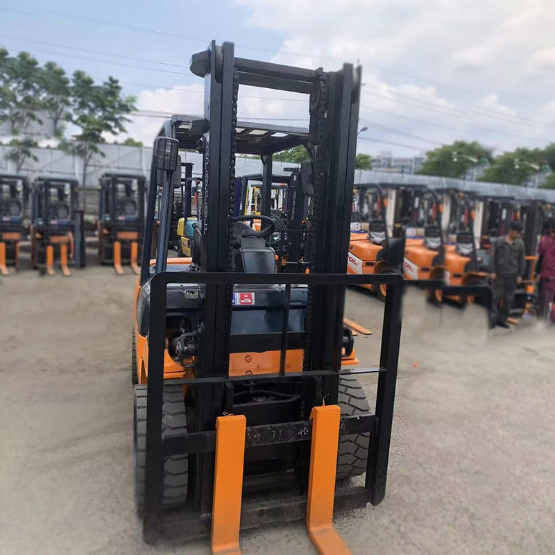 2WD 4WD 3 Ton Toyota Used Forklift with 2 Stage Mast and 24V Forklift Rotating Forks