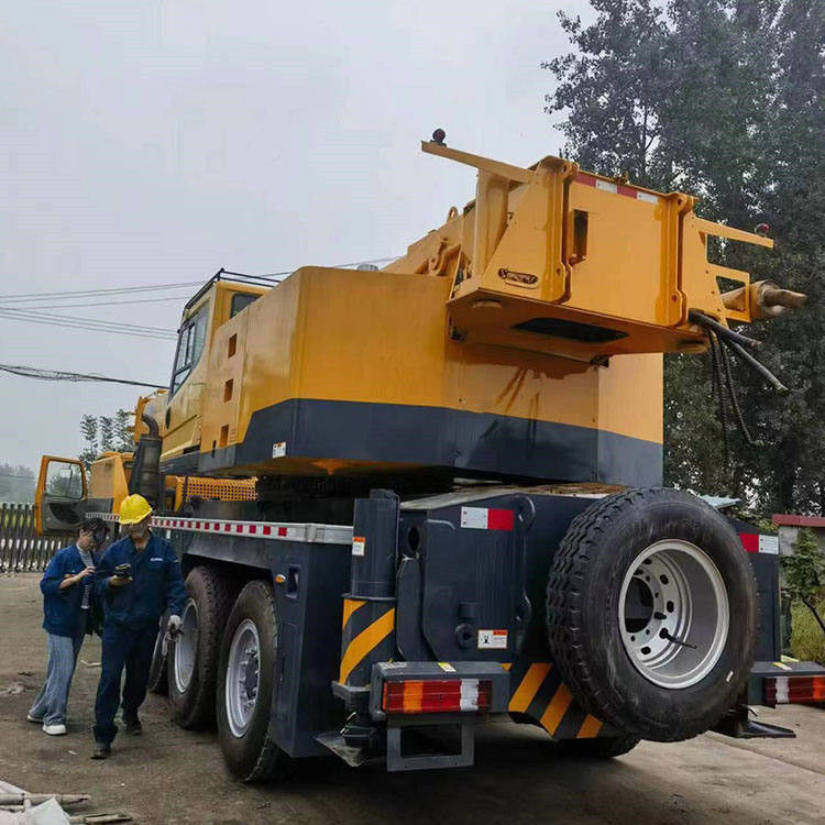 Telecopic Boom Hydraulic Truck Cranes 100 Ton from Huade for Precise Lifting Tasks