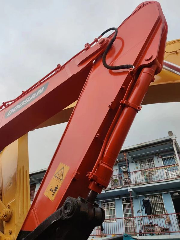 22500kg Working Weight Used Doosan 225 Excavator with 2001-4000 Working Hours