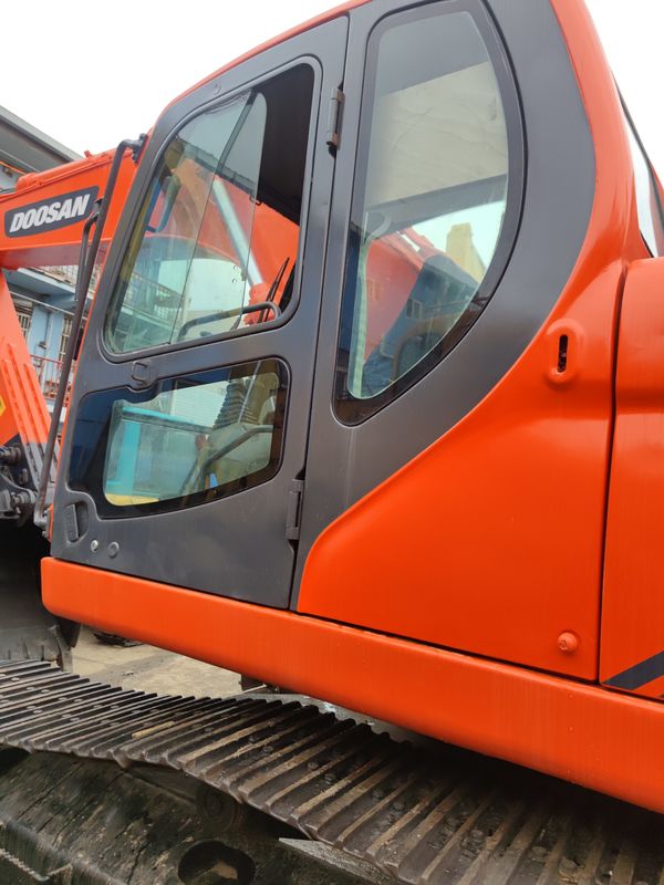 22500kg Working Weight Used Doosan 225 Excavator with 2001-4000 Working Hours