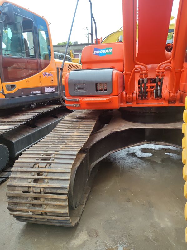 22500kg Working Weight Used Doosan 225 Excavator with 2001-4000 Working Hours