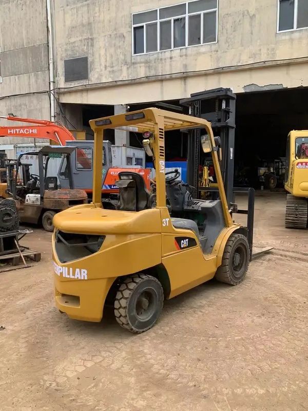 Second-hand 3 ton Lifting Tools CAT FD30 diesel forklift suitable for heavy-duty tasks