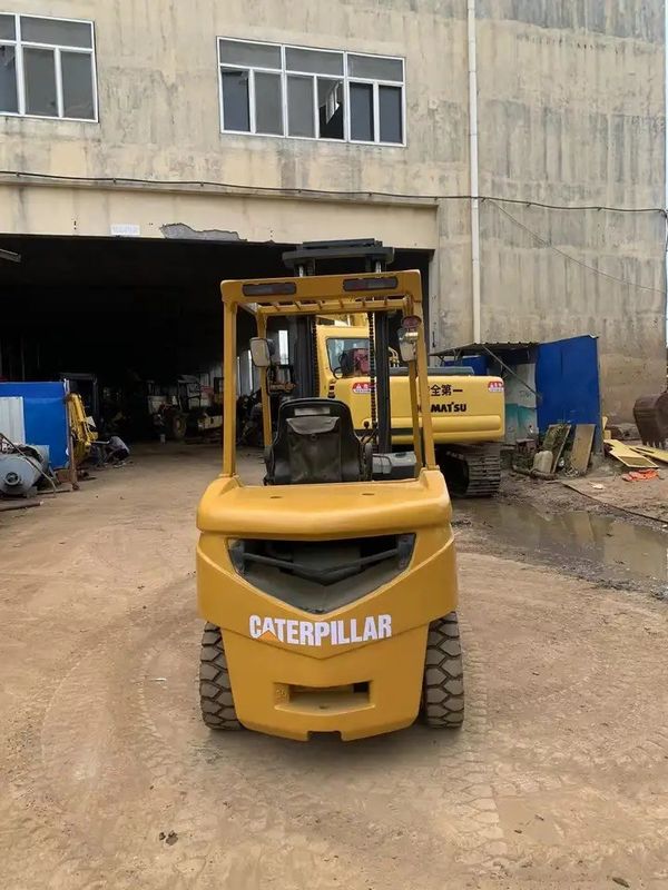 Second-hand 3 ton Lifting Tools CAT FD30 diesel forklift suitable for heavy-duty tasks