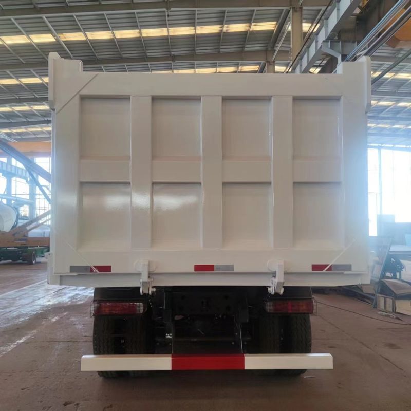 Howo 8x4 LHD Dump Tipper Truck with Maximum Torque 500-1000Nm and Engine Capacity 6-8L