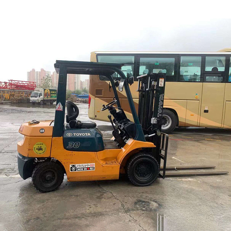 3 Ton Used Forklift with Sidesway and Diesel Engine Power from Japan in Good Condition
