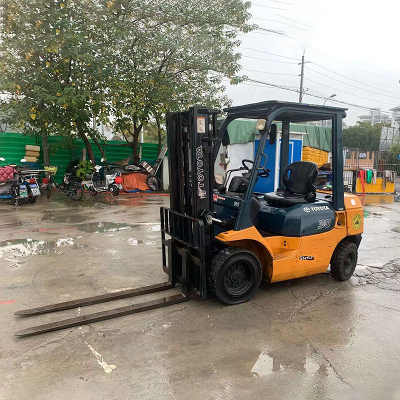 3 Ton Used Forklift with Sidesway and Diesel Engine Power from Japan in Good Condition