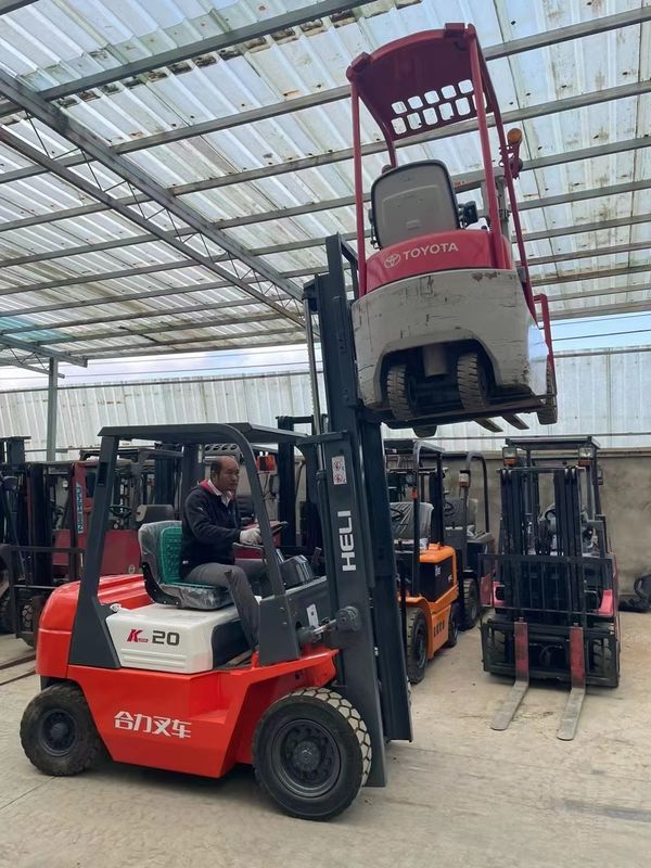3 Ton Gasoline Forklift with Excellent Condition and Overall Dimensions 2675 * 1225* 2105mm