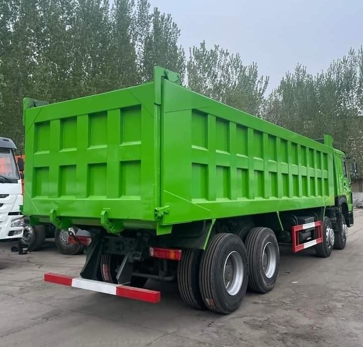 371 Hp/336hp/420hp Used Howo Dump Truck 8x4 Tipper Truck with Manual Transmission