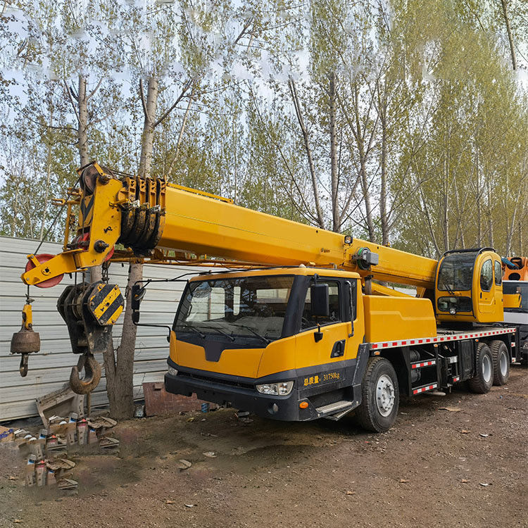 K5 25 Ton Truck Crane Used with Original Engine and MAX Gradeability 40