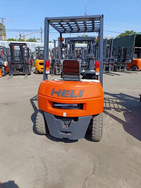 Clean and Powerful 2.5 Ton Diesel Forklift Truck for Cargo Transportation on Farms