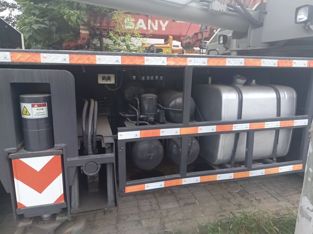 Custom Used Truck Crane with Minimum Turning Radius of 10.5m Zoomlion Crane 30 Ton 35 Ton