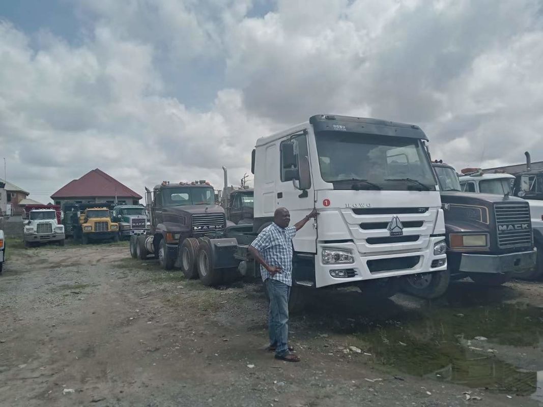 SHACMAN F3000 6x4 Dump Truck 12 Tires 30 Tons 10-15T GVW Good Design and Performance