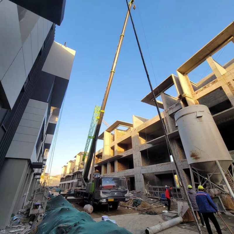 25 Ton Truck Crane with Telescopic Boom and Max. Lifting Load of 25TON ZTC250A562