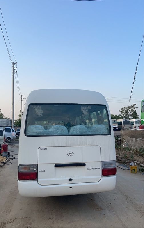 30 Seats Coaster Bus RHD Toyota Bus with 3.9ml Displacement and Euro 3 Emission Standard