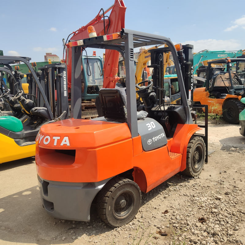 3 Ton Toyota Diesel Forklift with and Loading Capacity 3 Tons Working Hours 2001-4000