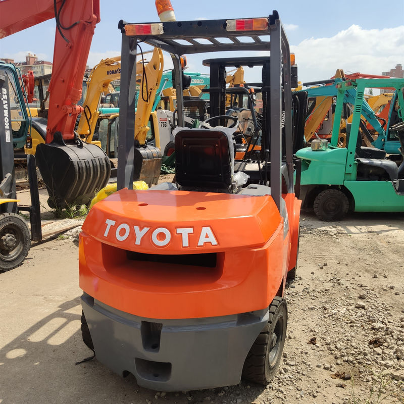 3 Ton Toyota Diesel Forklift with and Loading Capacity 3 Tons Working Hours 2001-4000