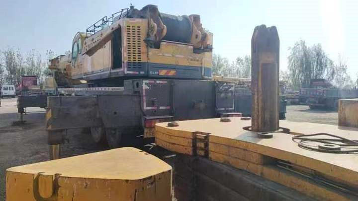400 Ton QAY400 Heavy Duty Crane Trucks The Perfect Combination of Power and Precision