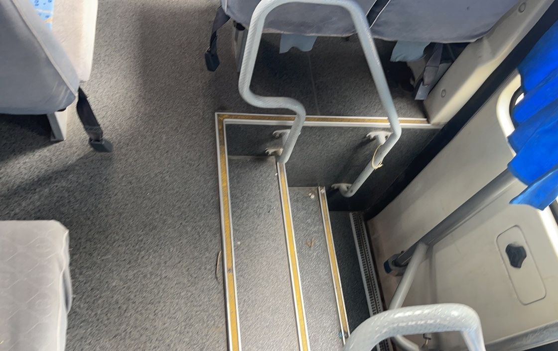Euro 3 Emission Standard 65 Seats Coach Bus with Refurbishment and 8L Engine Capacity