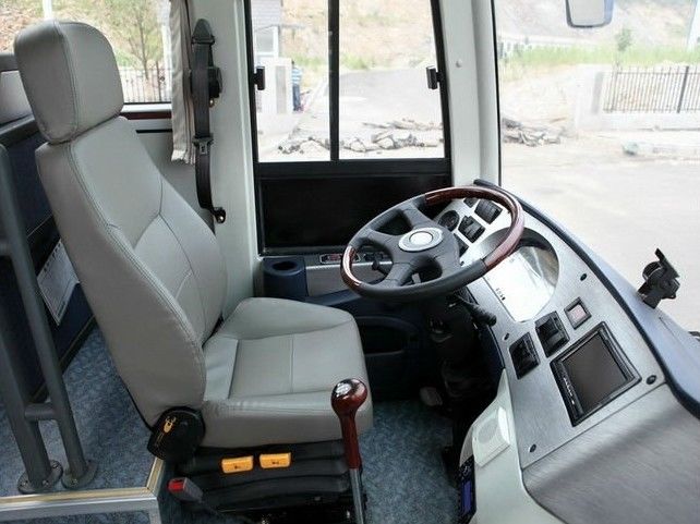 Manual Driver's Seat Adjustment Yutong 50 Seater Used Bus for in African Countries