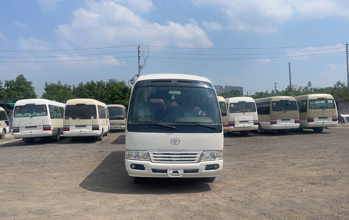 3935mm Wheel Base Toyota Coaster Bus with 19-29 Seats Closing Windows Sliding Doors
