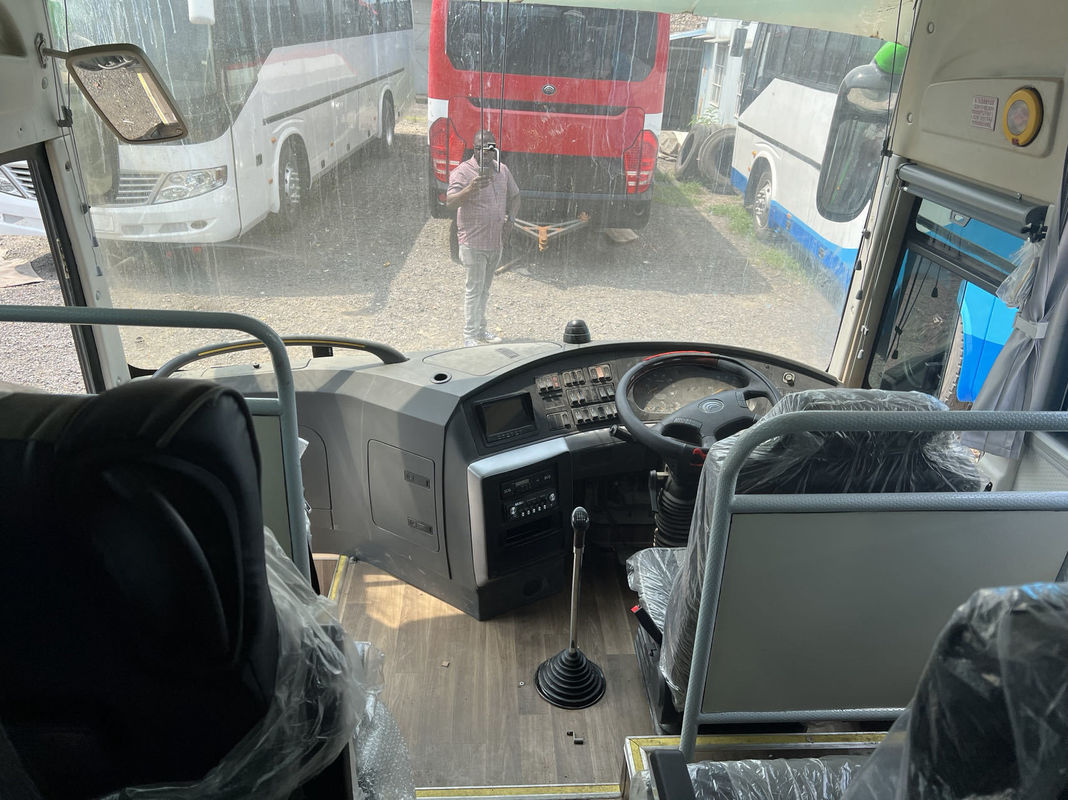 Luxury 39 Seats Right Hand Drive Tour Bus Used Coach Bus with 9.726L Engine Capacity