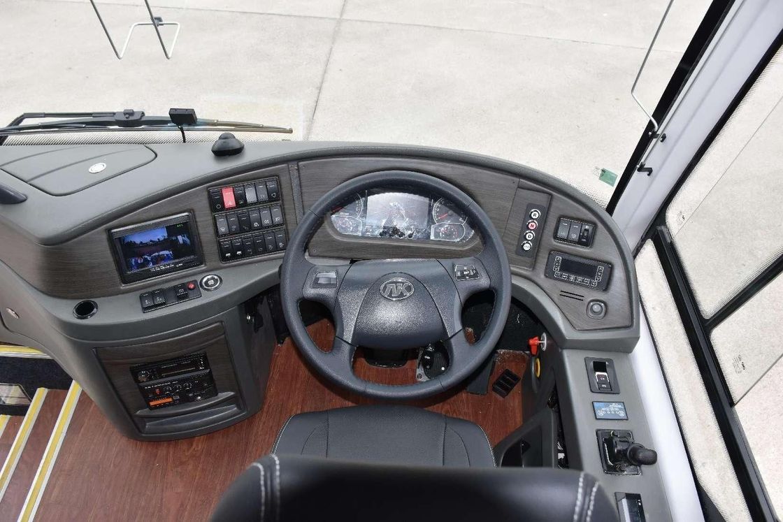 Diesel 50 Seats RHD Bus Euro 4 Emission Standard 6 8L Engine Capacity for Your Benefit