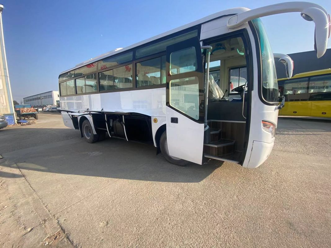 Comfortable Luxury Seats and Euro 3 Emission Standard 35 Seater Coach Bus for Your